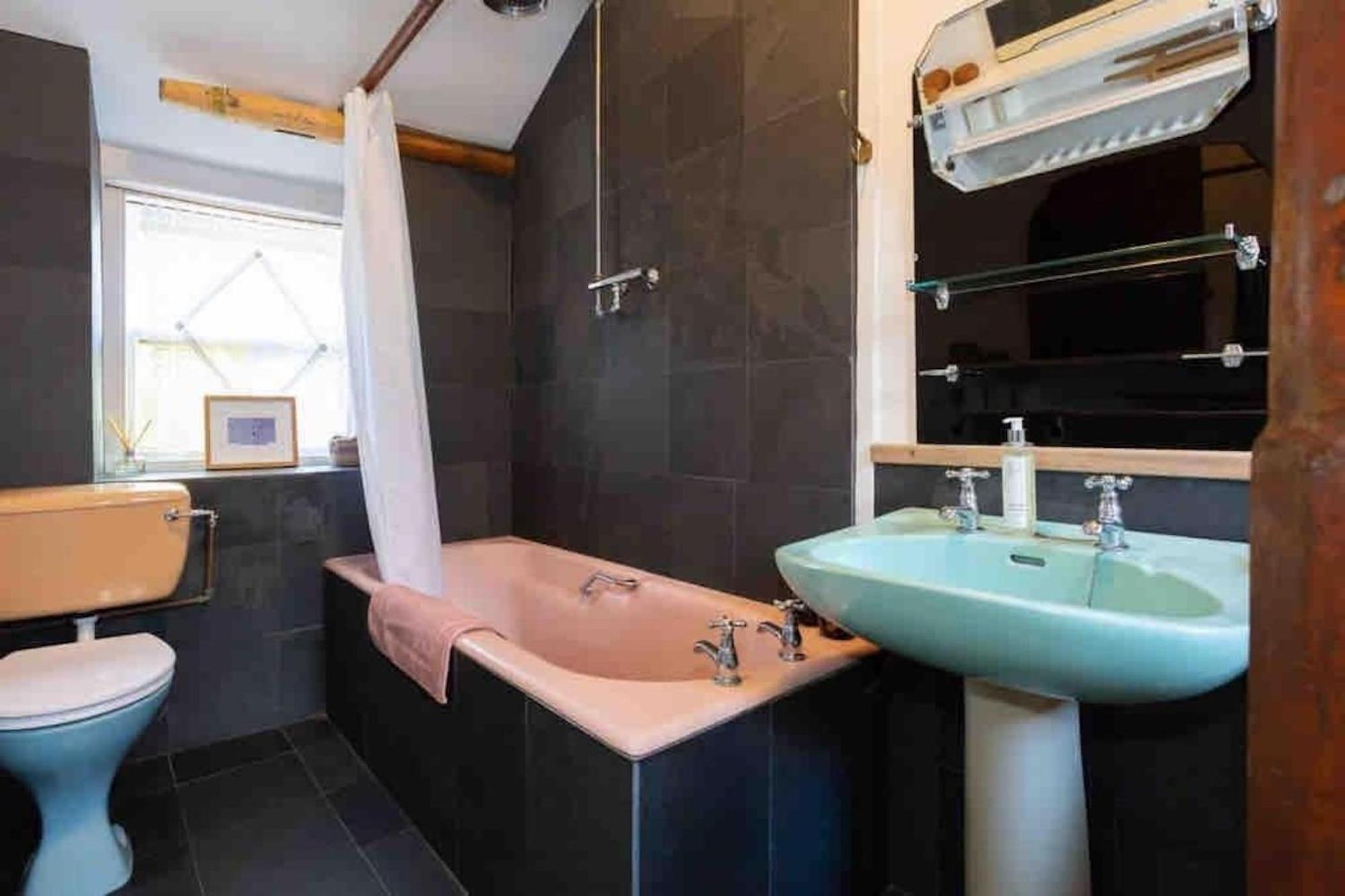 Janies Cottage~ Mousehole~Eclectic Interiors & Vintage Charm מראה חיצוני תמונה